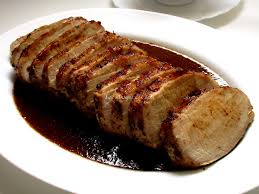 Deja que se cocine durante 1 hora y 20 minutos. Los Antojos De Clara Lomo De Cerdo Al Horno En Salsa De Vino Y Ciruelas Pasas