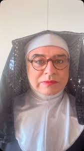 A message from me! Bargain of the week! @elainepaigeofficial love her!  She's my mother! #elainepaige @bbcradio2 #showtunes #musicals #cats #evita  #chess #piaf