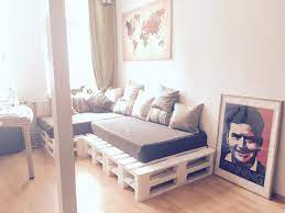 Gemutliches Palettensofa Aus Weiss Gestrichenen Europaletten Einfach Und Gemutlich Diy Paletten Europalette Sofa Aus Paletten Wg Zimmer Mobel Aus Paletten