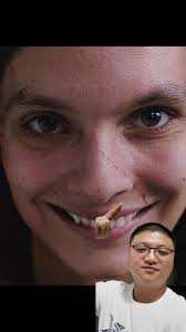 Laura End Scene Smille