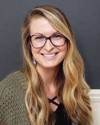 Holly Postma's Instagram, Twitter & Facebook