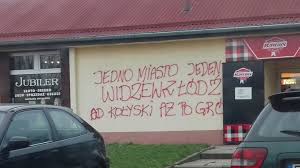 Maybe you would like to learn more about one of these? Kibice Lks I Widzewa Maza Na Murach Nie Oszczedzaja Szpitali Nowych Blokow Stacji Benzynowych Gol24