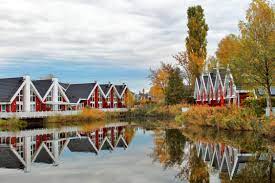 Ski storage, alpine skiing and snowboarding, parking lot, protective watersports equipment. Haus Am See Als Fotoprodukt Bestellen Fototapete Ch