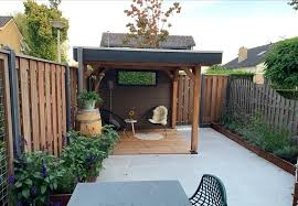 overkapping in kleine tuin tuin rijtjeshuis tuin ideeen tuin met overkapping