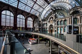 When i took this photo, a tango competition was taking place. Centraal Station