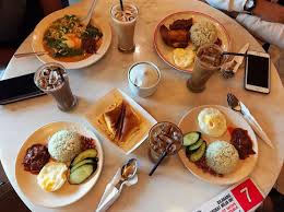 Living in a city that gets more than double the number of tourists as residents yearly, there's a big industry that caters to. 8 Best Eats In Muar Guaranteed To Leave You Wanting More Johor Foodie
