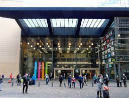 Pour séjourner à proximité de la gare du midi, une vingtaine d'hôtels et résidences proposent des chambres de tout standing (1 à 5 étoiles). Gare De Bruxelles Midi Wikipedia