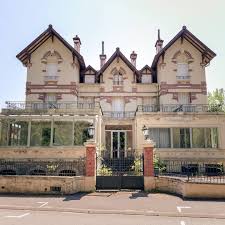 Abandoned Hotel Bellevue Vittel France Aka Urbex William Bonin Hotel En 2020 Lugares Abandonados Lugares