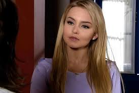 Es la primera vez que veo la novela y la verdad no sé qué se supone que  pasó por la cabeza de Adolfo cuando avento el peluche en la feria ganadera  JAJAJAJAJA