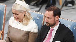Dennoch ist die residenz skaugum in asker, einem vorort. Kronprinzessin Mette Marit Bittere Tranen Beim Nobelpreis In Oslo