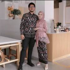 Contoh baju copel ayah ibu waktu acara lamaran anak : Jual Kebaya Couple Modern Murah Harga Terbaru 2021