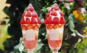 街中でピクニック気分が味わえるフルーツピクニック fruit picnic がグランフロント大阪北館にオープン スイーツハンター月ウサギの食べ日記 powered by ライブドアブログ いちごパフェ イチゴパフェ フルーツ