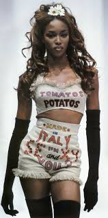 See more ideas about naomi campbell, naomi campbell 90s, 90s fashion. 90s Naomi Campbell Tanne