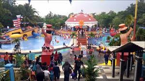 Harga tiket dan rute bus pahala kencana. Wow Pengunjung Kolam Renang Batavia Splash Membludak By Sd Channel