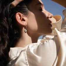 Tulips 14ct Yellow Gold Ebony Knuckle Earrings