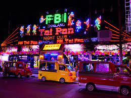 Suasana malam di walking street, pattaya, thailand | busy.o. Bangla Road Small La Moet
