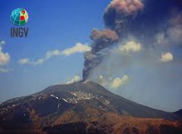 Per eruzioni dell'etna si intende un elenco degli eventi eruttivi noti verificatisi sul vulcano etna, in sicilia. Etna Le Immagini E Il Video Dell Eruzione Di Ieri