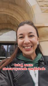 Dzisiaj w całej Polsce magiczne elfy pakują i rozwożą prezenty dla  potrzebujących. Facebook przypomniał mi, że właśnie 11 lat temu odwoziłam  paczki dla „swoich rodzin” w Szlachetna PACZKA. 11 lat później, ja