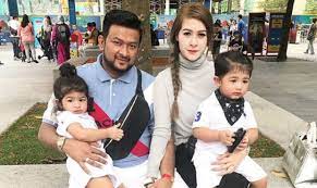 Bukan sahaja dirinya yang sering menjadi perhatian, malah a. Tempah Hotel Untuk Bibik Sakit Eina Azman Dipuji