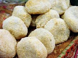 Masukkan adunan ke dalam loyang, taburkan sedikit bijan bakar sehingga masak. 5 Kuih Popular Di Terengganu Pada Bulan Ramadan Kue