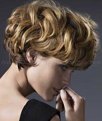If that's you, then you want a haircut that celebrates your waves, not one that fights them. Low Maintenance Short Haircuts For Thick Wavy Frizzy Hair