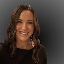 Amanda Retzer's Instagram, Twitter & Facebook