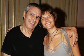 Merci, vous êtes abonnés aux news de julien clerc. Julien Clerc Est Grand Pere Sa Fille Vanille A Accouche De Son 1er Enfant