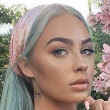 Leslie Hannah's Instagram, Twitter & Facebook