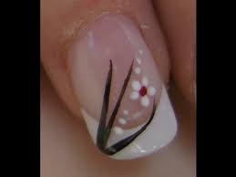 ¿te gustaría mejorar la condición de la piel de tus manos y uñas? Decoracion Unas Flores Sencillas Flower Nail Art Youtube