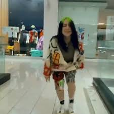 La cantante billie eilish muestra una imagen radicalmente distinta, mezcla de sensualidad y referencias vintage. Billie Eilish Fashion News Photos And Videos Vogue
