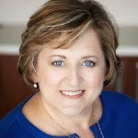 Lora Waller's Instagram, Twitter & Facebook