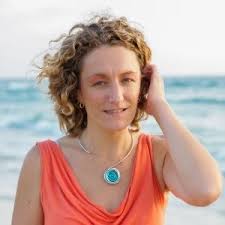 this was an extraordinary interview, I don't usually share this way.... let  me know what you think.