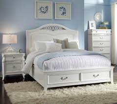 Beautiful Bedroom With Light Blue Walls And White Furniture Uyutnyj Dom Spalnya Dom