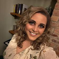 Happy New Year 💖💖💖 2025 was by far my best year in business yet. My word  of the year was MOMENTUM and that is exactly what I built. There are  already so