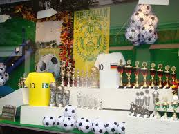 Auf die b 56 in richtung zentrum. Schaufenster Dekorieren Schaufensterdekorateur Bonn Koln