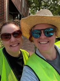WOW! 120 of you showed up this weekend for Biltmore Village Clean Up  Day!🙌💛 We can't thank you and @avlgreenworks enough for volunteering and  taking time out of your weekend to help.