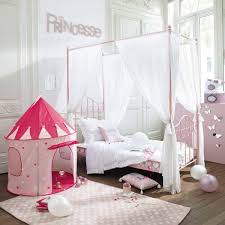 Les 40 Cadeaux De Noel Les Plus Mignons Adorables Cosy Lit Baldaquin Lit Baldaquin Enfant Idees De Lit