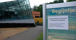 25 meterbad, sauna en kinderbad, wildwaterbaan, kreek, jetstreams en borrelbank. Renovatie Begijntjesbad Half Jaar Na Sluiting Nog Niet Gestart Zwembad Jaar Langer Dicht Overijse Hln Be