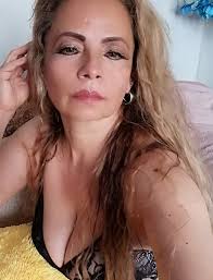 Curvy webcam girl flaunts her big breasts - live show