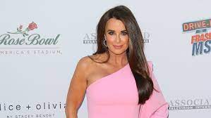 Getty kyle richards is not only the richest cast member on the real housewives of beverly hills, she is also the richest housewife in the entire franchise with a net worth of $100million. Wyslhosa8 Z96m