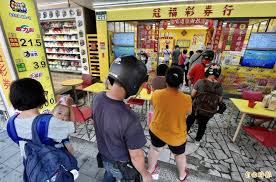 Jun 14, 2021 · 大乐透第2021066期开奖：24、26、29、34、35+09、11，前区012路比为1:1:3，奇偶比为2:3，五区比为0:0:0:2:1，大小比为5:0。小霸王大乐透第2021067期历史同期前. Brwmdy11yjisjm