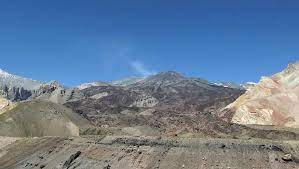 Its height is given as 5650 m , but it is only visible from its base. Volcan Tupungatito Chile Argentina Hechos Volcanodiscovery