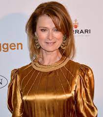 Nach dem abitur studierte sie einige monate meeresbiologie, brach das studium jedoch ab. Lena Endre Wikipedia