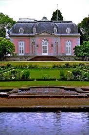 Pin Von The Power Of Living Space Ho Auf Castles Schloss Benrath Schone Gebaude Dusseldorf