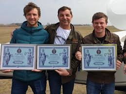 Также погибли три иностранца, личности которых сейчас устанавливаются. 8iiqtmbkiyqejm