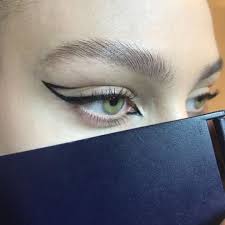Image About Girl In Style Maybe By Independent Twins In 2020 No Eyeliner Makeup Makeup Eyeliner Black Eyeliner Makeup