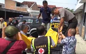 Masih mau kerja di frontliner bank dengan ketentuan umur yang mengikat? Pegawai Bank Btpn Di Ponorogo Ditemukan Tewas Dalam Kamar Kos Kasus Masih Diselidiki Bagian 1