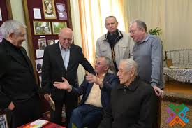 Письменник, шевченківський лауреат, який на порі становлення нашої незалежності своїм словом. Volodimir Yavorivskij Prezentuvav Hmelnichanam Svij Novij Roman Hmelnicka Oblasna Rada