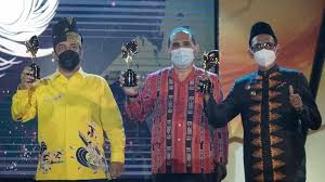 Mamad gaber gaber 10 месяцев назад. Tais Tanimbar Raih Juara Ii Cinderamata Api Award 2020 Lelemuku Lelemuku Com Kebanggaan Anak Negeri Portal Berita Yang Informatif Dan Objektif