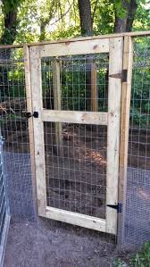 Chicken Run Door The Design Eye Poulailler Diy Enclos Poules Porte Poulailler
